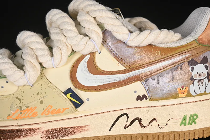 All categories Nk Air Force 1 Air Force series Nk Air Force 1 Low Air Force low-top Nike Air Force 1'07 Low "Milk Coffee Bear" Hand-painted graffiti Milk Coffee Bear Air Force 1 low-top casual sneakers XL2321-666